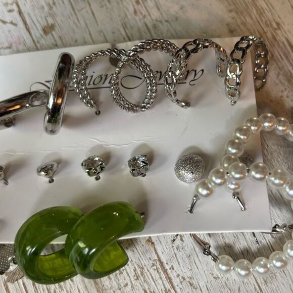 9 NEW! Multipack Silvertone Earrings Set for Women Hypoallergenic Studs NWT - Picture 7 of 7